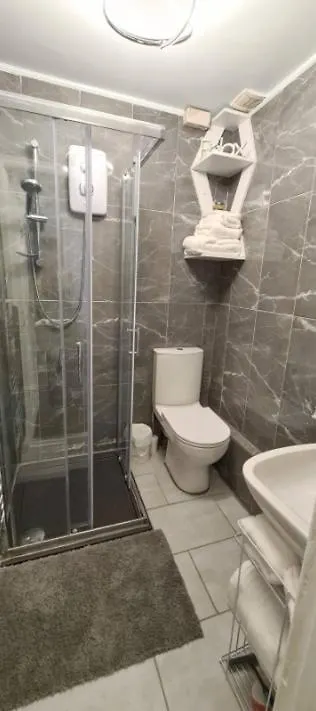 Apartment Entire 2 Bed Flat On 3Rd Floor Near City Centre & Stadium Cardiff